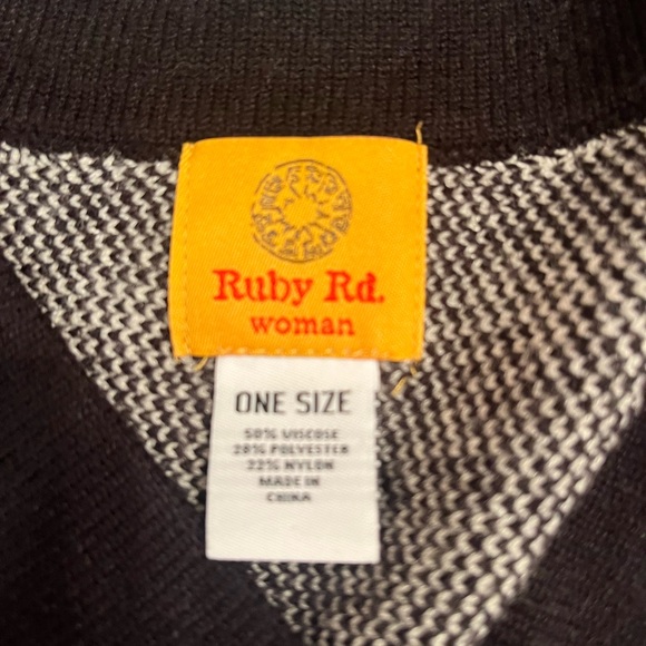Ruby Rd Woman Sweater. V neck One size fits most - Picture 7 of 12